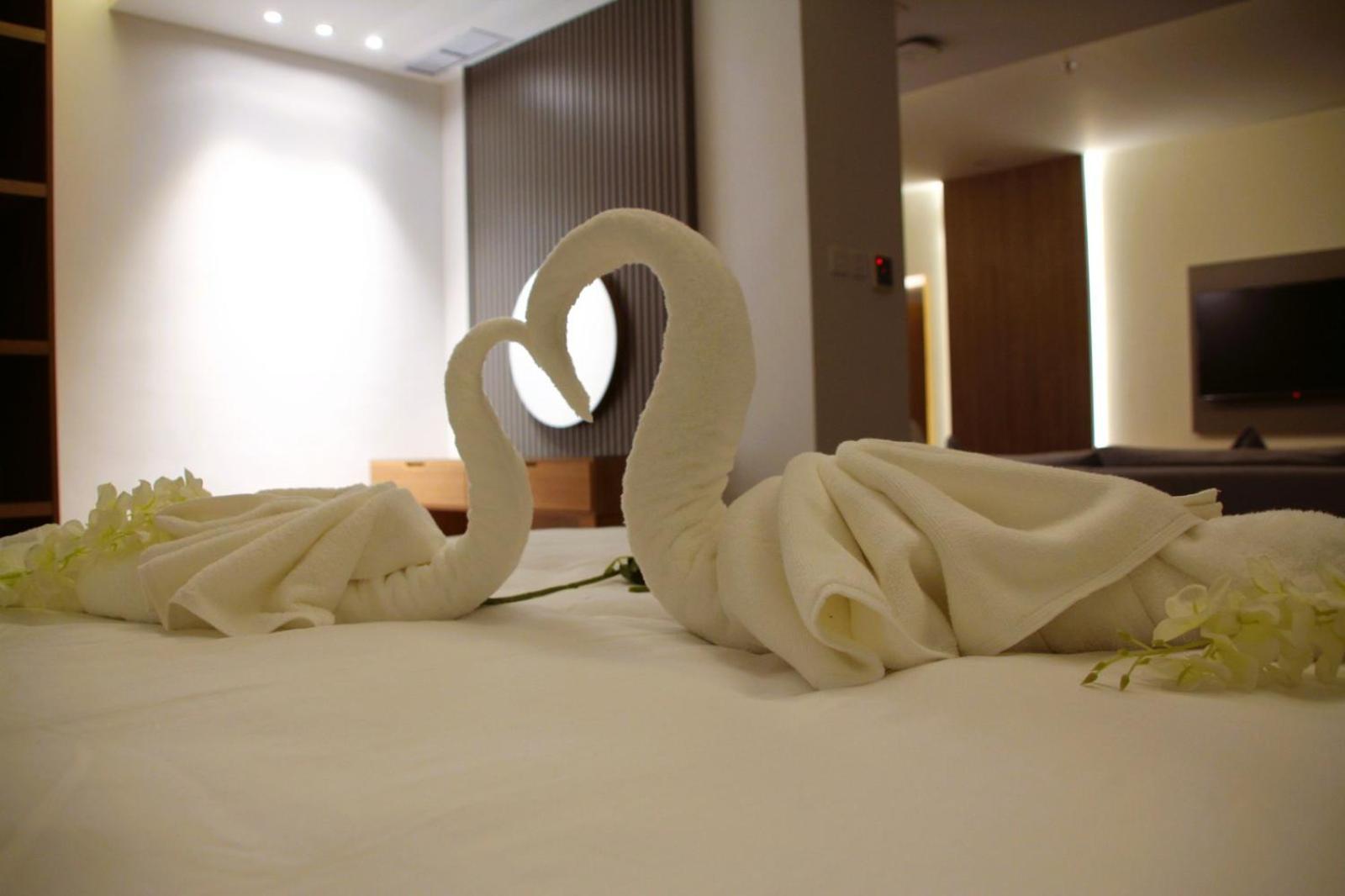 Plaza Athenee Hotel Kuwait City Eksteriør billede